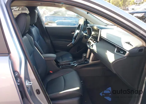 2025 Toyota Corolla Cross Xle z USA, uszkodzony, nr VIN 7MUDAAAG2SV149886